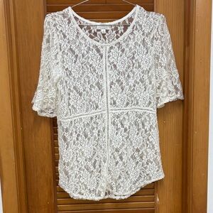 Chic Floral Lace Blouse in Cream